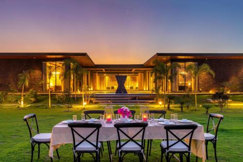 Delhi Villa | StayVista's Anantam - exquisite 4BR with Huge Swimming Pool Villa in Delhi