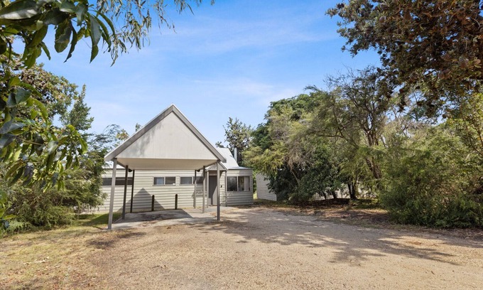 Forge Creek House | Steamer - Waterfront Retreat: Secluded lodges perfect for nature lovers