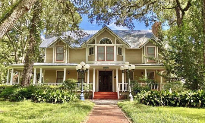 Steinhatchee Cottage | Steinhatchee Landing Resort - Victorian Cottage 8