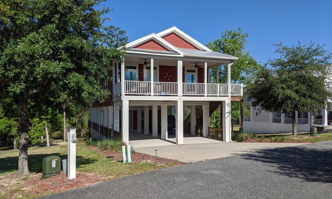 Steinhatchee House | Steinhatchee riverfront. Fishing, scalloping and relaxation yours for the asking