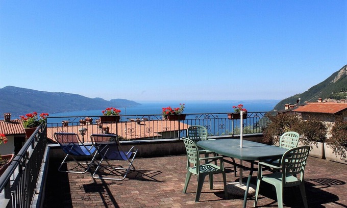 Oldesio Apartment | Stella: with huge lake view balcony