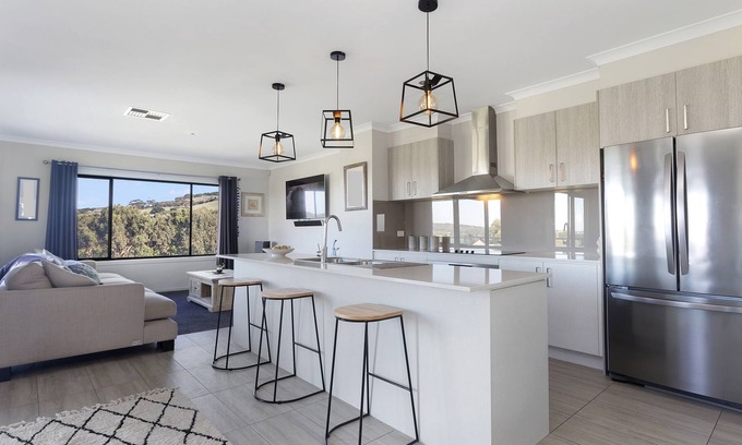 Apollo Bay House | Stellavista - Great views, wifi, easy walk to beach and town