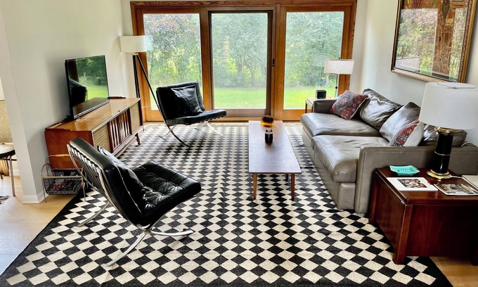 Glen Ellyn House | Step into the Past: Stylish 1970s Mid-Century VRBO for a Vintage Getaway!