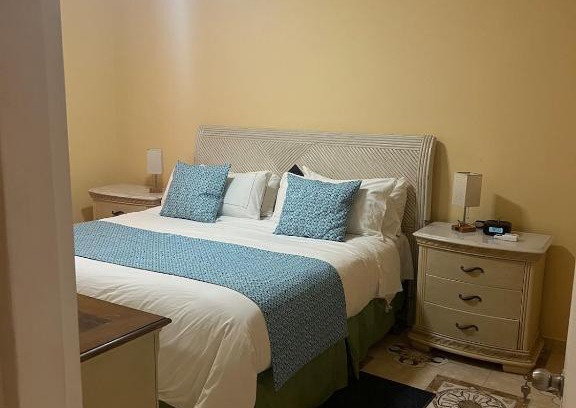 Venetian Road Settlement Apartment | Steps Away from Adventure -2bedroom & 1 Bath