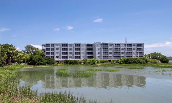 Folly Beach Condo | Steps from Center Street w/River Views and Pool~ Palm Cove