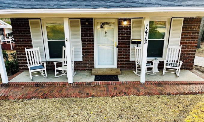 Fayetteville House | STEPS from FSU campus; just miles from I-95, I-295, Ft.Bragg & Downtown