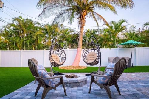 Cleggmoor House | Steps to Beach! Putting Green, Game Room!