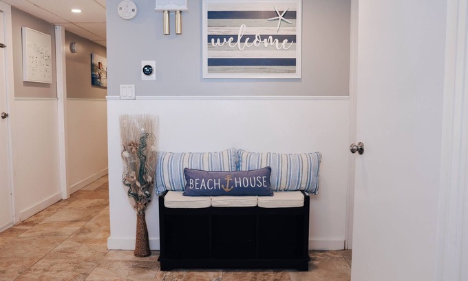 Salisbury House | 🏖️Steps to the BEACH Cute &Cozy home Oceanside with Marsh Views only w/A/C &1 PRK☀️