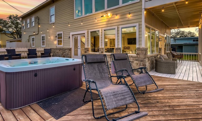 Hudson Bend House | Steps to the Lake with Private Hot Tub, Stunning Sunsets