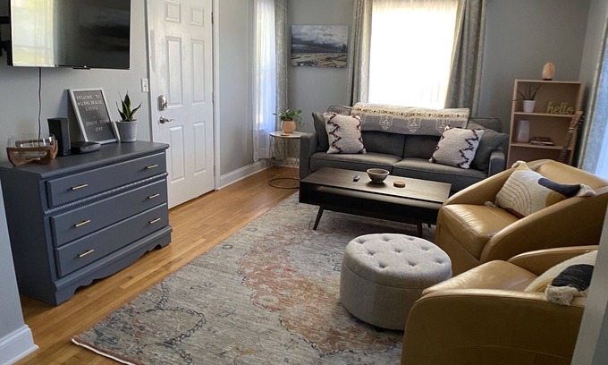 Pulaski Apartment | Steps to the River