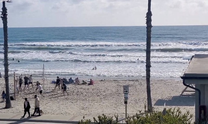 Oceanside Apartment | Steps to the Sand: Sleek, coastal beach condo
