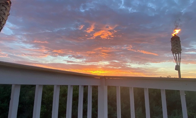 Portland House | Steps to water! 3 BD, 3 Ba, Pets OK, fenced. Remote work, Kitesurfing, Birding!