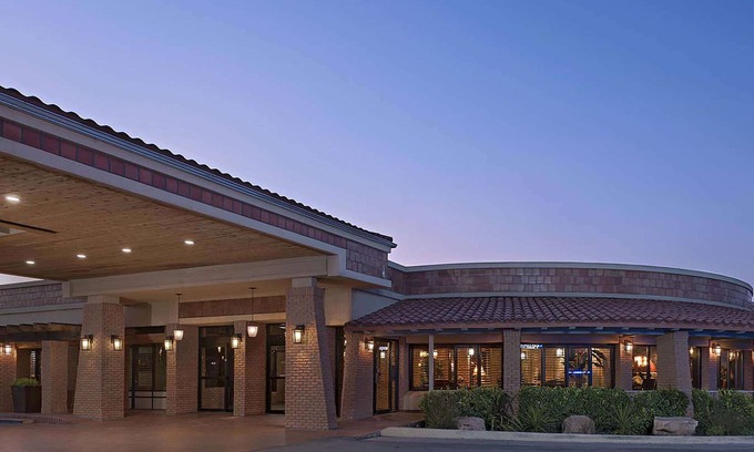 Carlsbad Hotel | Stevens Inn a Howard Johnson by Wyndham