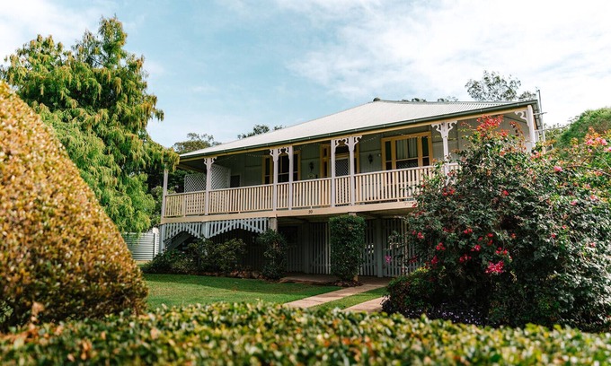 Esk House | "Still in Esk" a delightful retreat on the edge of picturesque Esk country town.