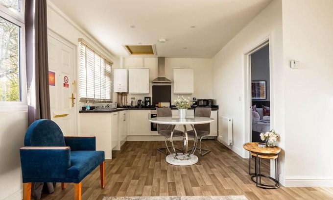 Blandford Saint Mary House | Stillness- Connect to the Nature in the Hot Tub