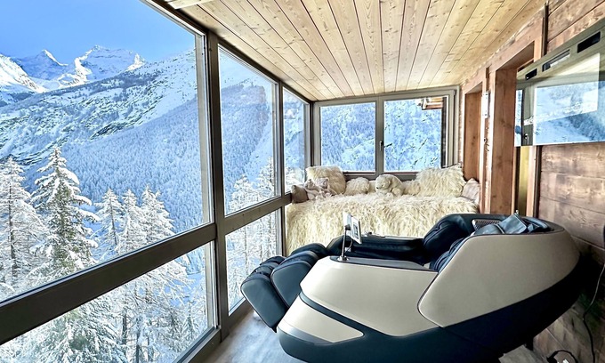 Saas-Fee Ski Chalet | Stirling Luxury Chalet Sauna Outdoor Hot Tub 4BR Glacier Views Spa & Ski