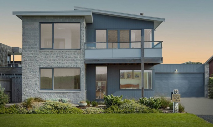 Port Fairy House | STONE and SEA - This is truly a luxurious coastal haven, with lots of space and amazing ocean views