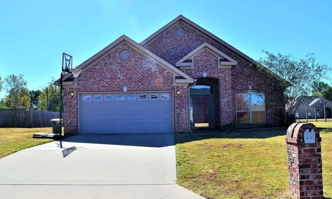 North Little Rock House | Stone Links Place Home