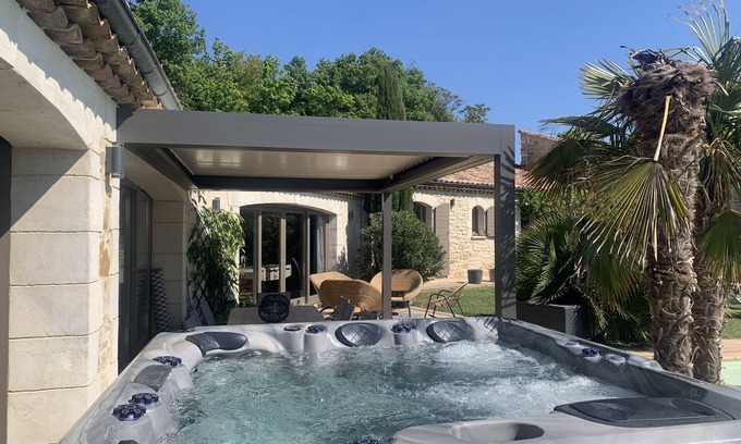 Montmeyran House | Stone villa in Drôme with pool and jacuzzi