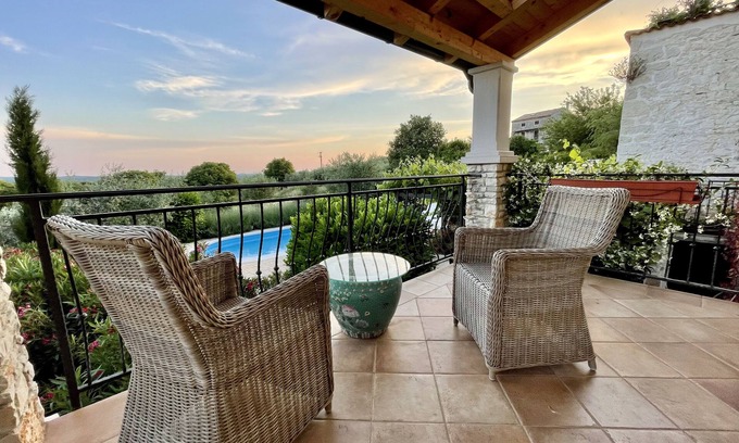 Sveti Lovrec House | Stone villa in historic surroundings