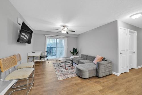 New Albany Apartment | Stonecrest 910, 2bd Apt I Free Parking I Pool