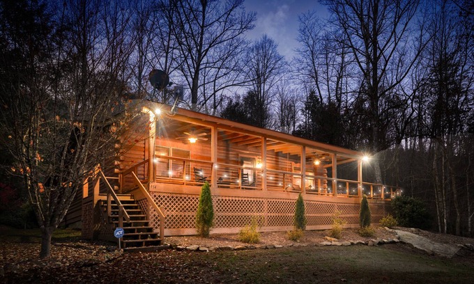 Hendersonville Cabin | Stoneledge Cabin:Romantic Log Cabin, Hot Tub, Creek, Stone Fireplace, WiFi, ROKU
