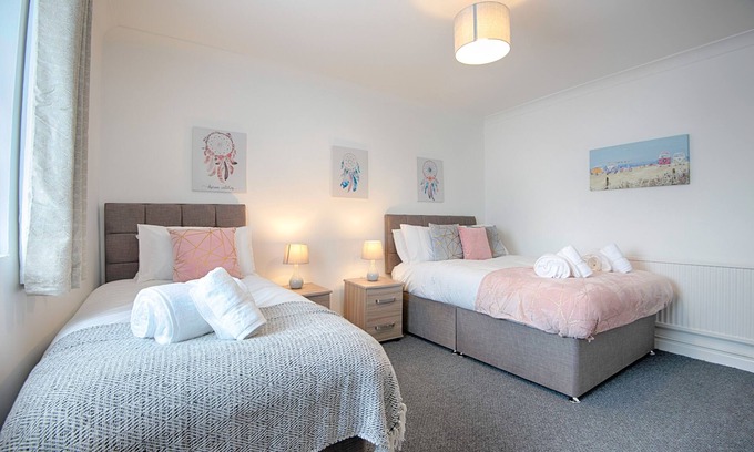 St. Thomas House | Stop Looking! Walk to the City Center - TV in every Bedroom!