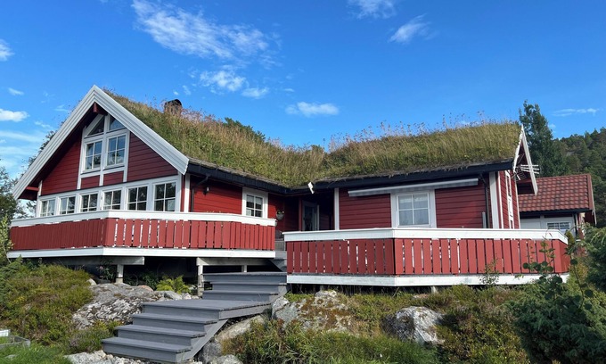 Bjugn Cottage | Stor Hytte med Praktfull Havutsikt