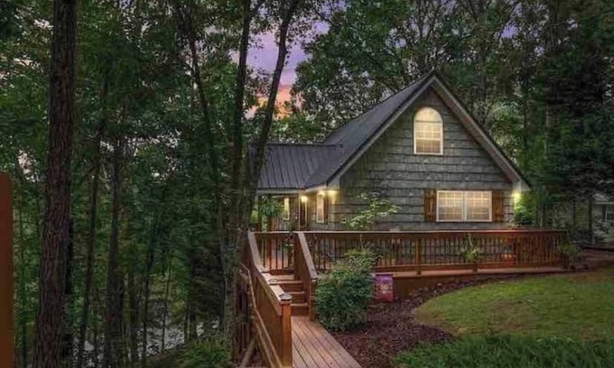 Sylacauga Cottage | Storybook Cottage on Lay Lake