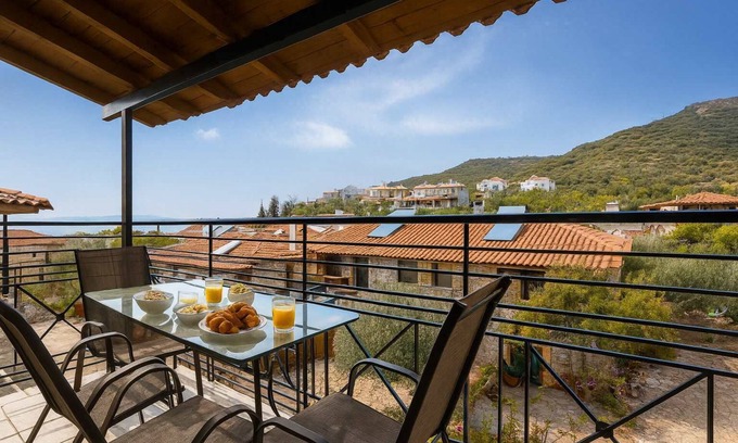 Lefktro Apartment | Stoupa Secret Haven - Spitiko Garden Hideaway