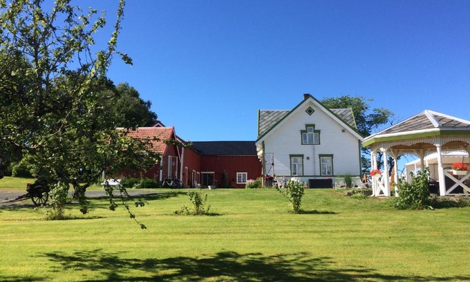 Inderoy House | Strømnes - Oldefars gjestehus Inderøy