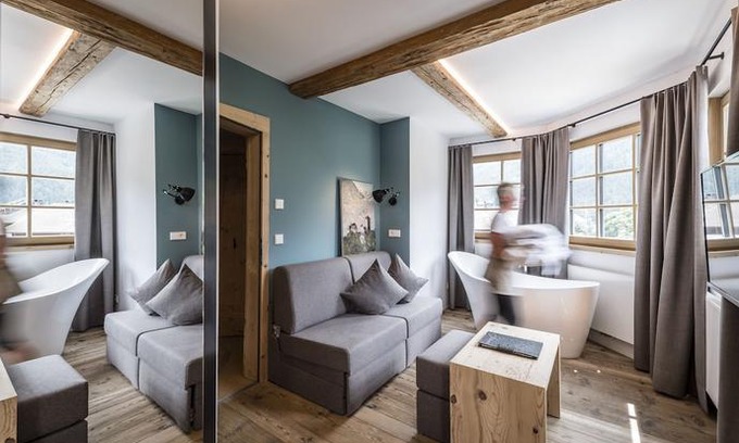 Strassen Hotel | Strasserwirt - Herrenansitz zu Tirol