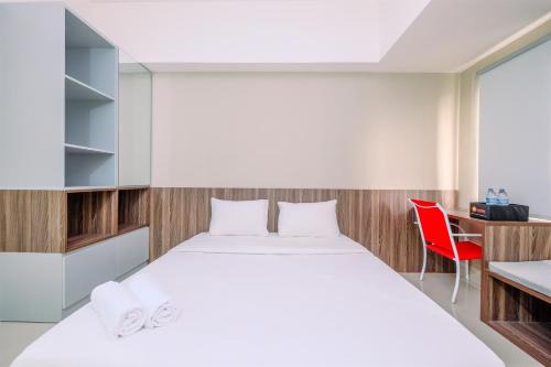 Duren Sawit Apartment | Strategic and Nice Studio at Gateway Park LRT City Jatibening Apartment By Travelio