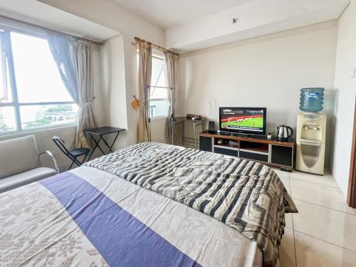 East Jakarta Apartment | Strategic MTH Square Apt 1BR with Wi-Fi, Pool & Gym by 2ndHome