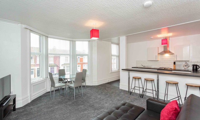 South Shore Apartment | Strawberry Suite - 3 Bedroom Spacious Apartment