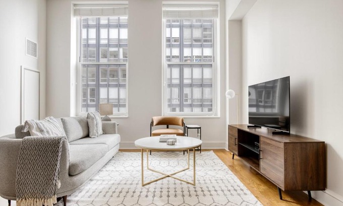 Streeterville Apartment | Streeterville 1br w pool roof gym nr lakefront CHI-827