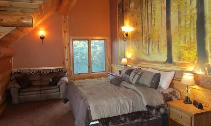 Viola Apartment | Striking 620 sq. ft. private suite on the upper floor of an amazing modern log home.