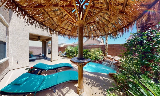 Summerlin South House | Strip view hot tub , BBQ back yard