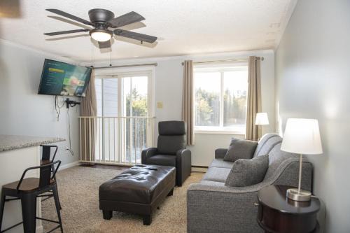 Snowshoe House | Stroll to Slopes, Village Area, Ski in-out MtLodge 269