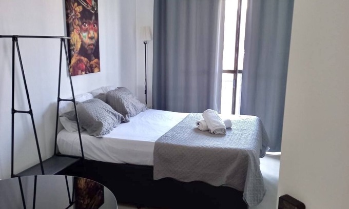Sao Paulo Apartment | Studio Novo Completo - Cidade Jardim. Wifi/piscina/ótima Localização/lavanderia