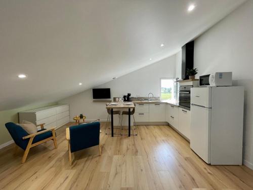 Saint-Palais Apartment | Studio à Saint-Palais avec parking.