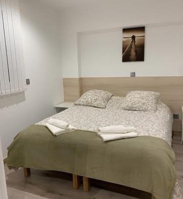 Le Pin Apartment | Studio 1-2 pers - Aéroport CDG , Paris, Parc Expo Villepinte - A L'Ombre du Pin "10"