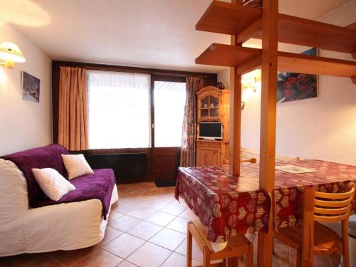 Les Carroz-d'Araches Apartment | Studio 4 pers, centre village d'Arâches, balcon ouest, proche pistes et commodités - FR-1-572-137