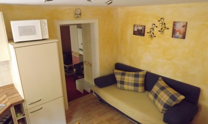 Old Town Apartment | Studio '4' with Shared Terrace