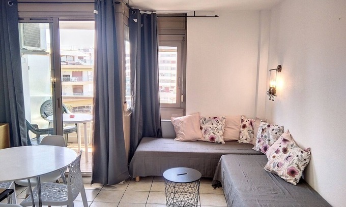 Juan-les-Pins Apartment | Studio 423 Bord de mer Résidence Graziella