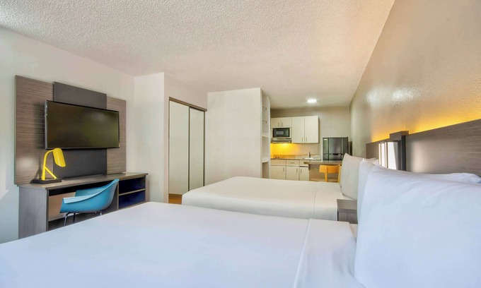 St. Johns Hotel | Studio 6 Austin, TX - Midtown