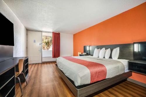 Florence Hotel | Studio 6 Florence, SC