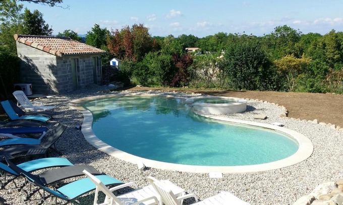 Saint-Alban-sous-Sampzon Apartment | Studio a Grospierres avec magnifique vue sur la montagne piscine partagee jardin clos