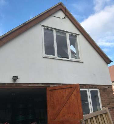 Pewsey Apartment | Studio above Worlds End microbrewery and behind the Crown Inn Pewsey