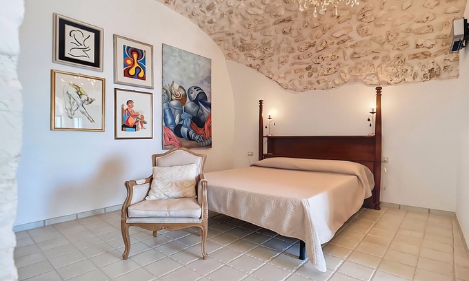 Monte Sant'Angelo Apartment | Studio 'Al Torrione 2' with Sea View and Air Conditioning